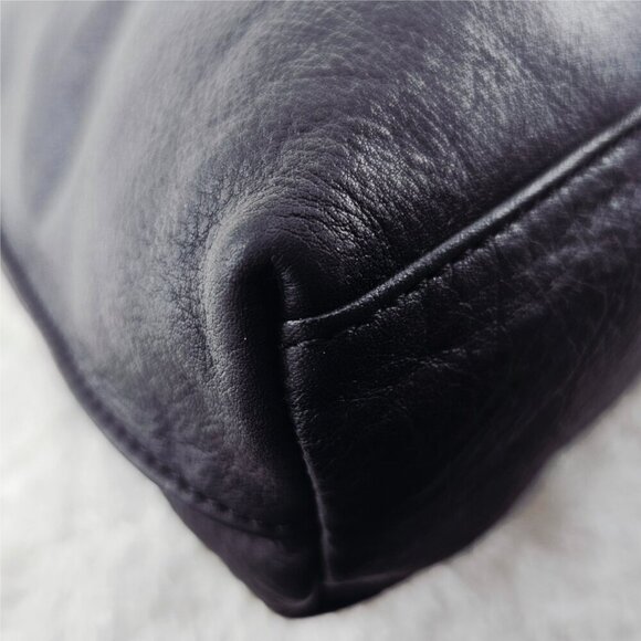 B MAKOWSKY Black Texture Leather Shoulder Bag Silver Chain and Leather Strap - Picture 8 of 15